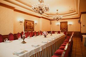 Nadiya Hotel
