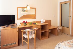 Nadiya Hotel