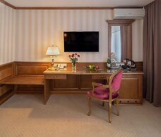 Nadiya Hotel