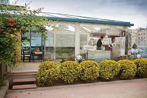 Nadiya Hotel