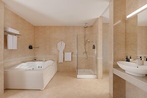 Ramada Plaza by Wyndham Gence
