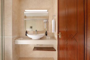Ramada Plaza by Wyndham Gence