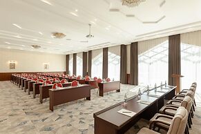 Ramada Plaza by Wyndham Gence