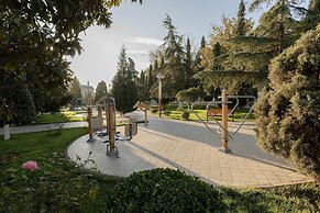 Ramada Plaza by Wyndham Gence