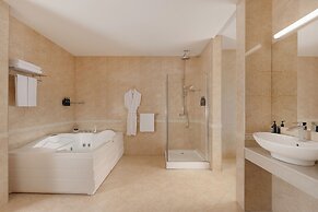Ramada Plaza by Wyndham Gence