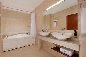 Ramada Plaza by Wyndham Gence