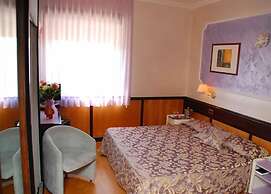 Benny Hotel