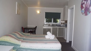 Apple Motor Inn