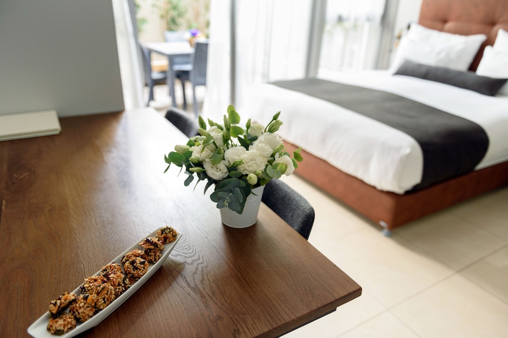 Sea Land Suites - by Echo Hotels