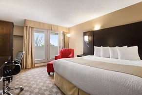 Days Inn & Suites by Wyndham North Bay Downtown