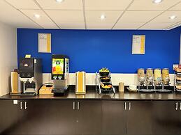 Days Inn & Suites by Wyndham North Bay Downtown