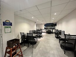 Days Inn & Suites by Wyndham North Bay Downtown