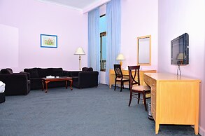 Aracan Pyramids Hotel