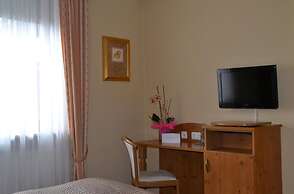 Alpina Hotel
