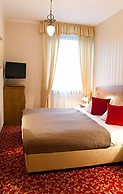 Alpina Hotel