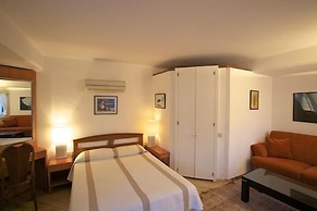 Antique Theatre Hotel