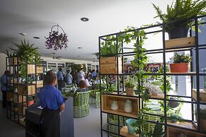 Heritage Park Hotel
