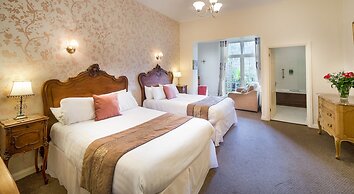 Fox & Hounds Country Hotel