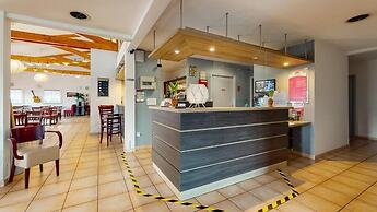 Ever Route 64 Brit Hotel Tarbes Ibos