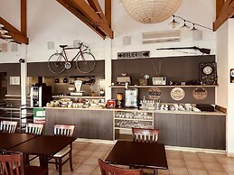 Ever Route 64 Brit Hotel Tarbes Ibos