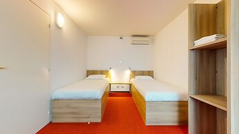 Ever Route 64 Brit Hotel Tarbes Ibos