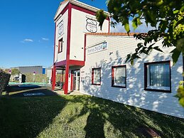 Ever Route 64 Brit Hotel Tarbes Ibos