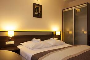 Amber Hotel