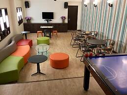Honeymoon Inn