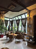 Dinasty Hotel