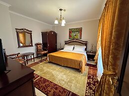 Dinasty Hotel