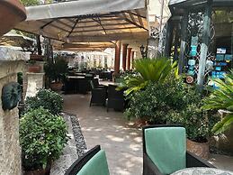 Dinasty Hotel
