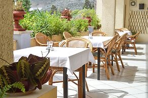 Sariza Spring Hotel