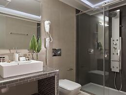Koukounaria Hotel & Suites