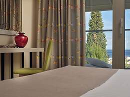 Koukounaria Hotel & Suites