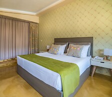 Koukounaria Hotel & Suites