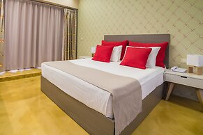 Koukounaria Hotel & Suites
