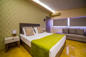 Koukounaria Hotel & Suites