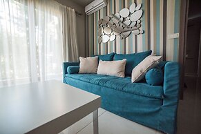 Koukounaria Hotel & Suites