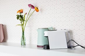 blooming Hotel