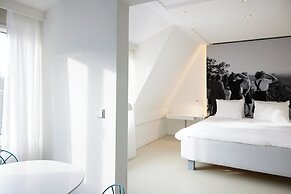 blooming Hotel