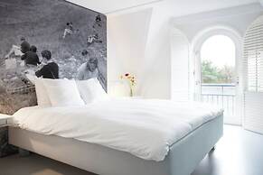 blooming Hotel