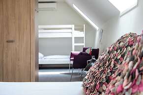 blooming Hotel