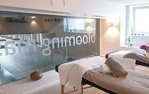 blooming Hotel
