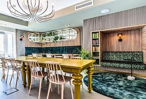 blooming Hotel