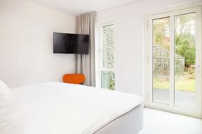 blooming Hotel