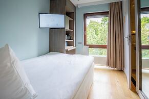 blooming Hotel