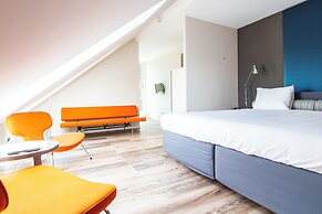 blooming Hotel