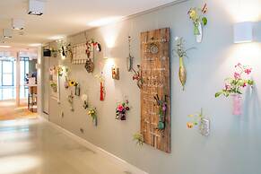 blooming Hotel