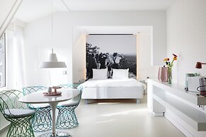 blooming Hotel
