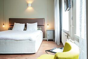 blooming Hotel
